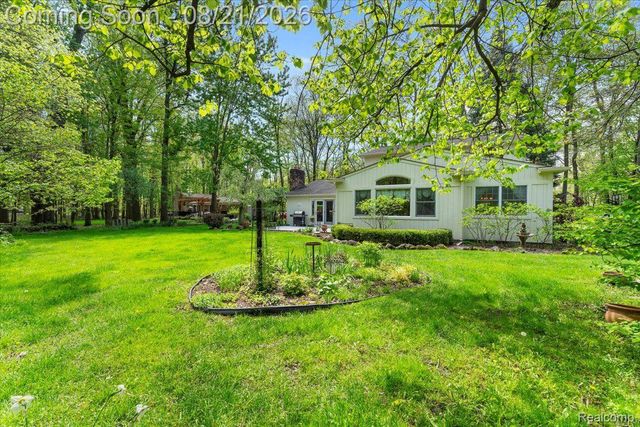 19177 MERIDIAN Road, Grosse Ile Township, MI 48138