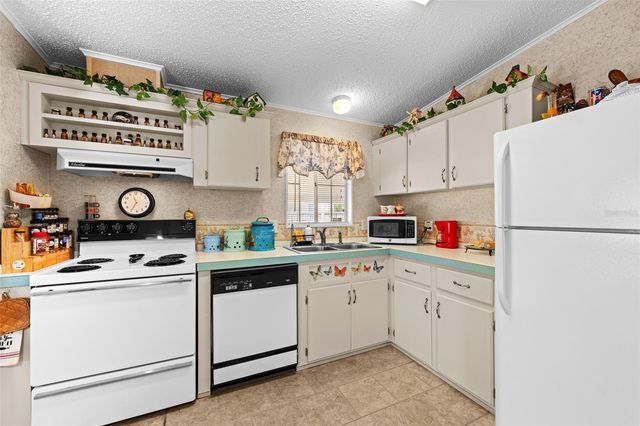 38052 LAWANDA LOOP, Zephyrhills, FL 33542