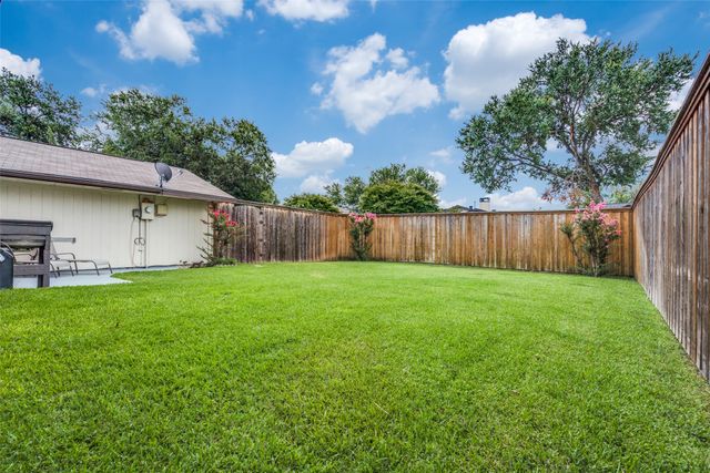 2622 Fallcreek Drive, Carrollton, TX 75006