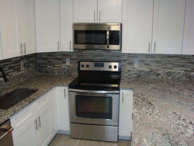 594 Springdale Circle 59-d, Palm Springs, FL 33461