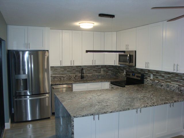 594 Springdale Circle 59-d, Palm Springs, FL 33461