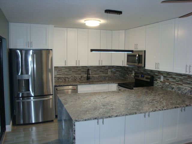 594 Springdale Circle 59-d, Palm Springs, FL 33461