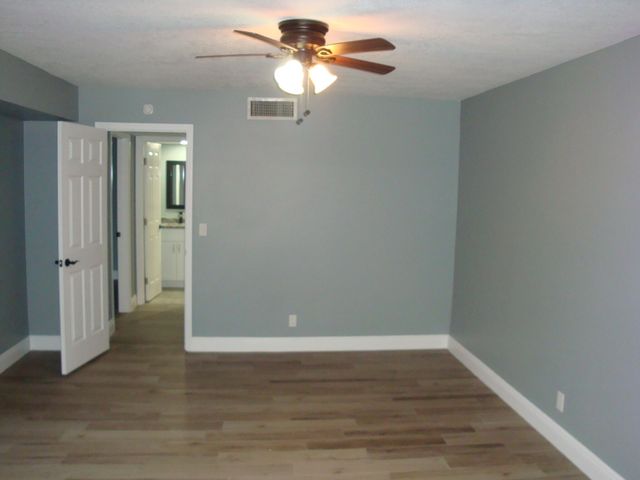 594 Springdale Circle 59-d, Palm Springs, FL 33461