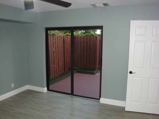 594 Springdale Circle 59-d, Palm Springs, FL 33461