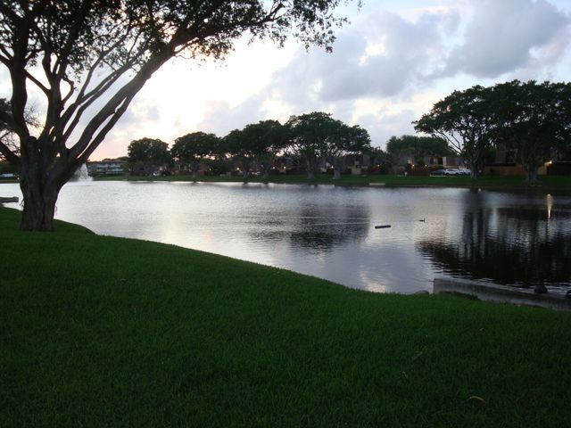 594 Springdale Circle 59-d, Palm Springs, FL 33461