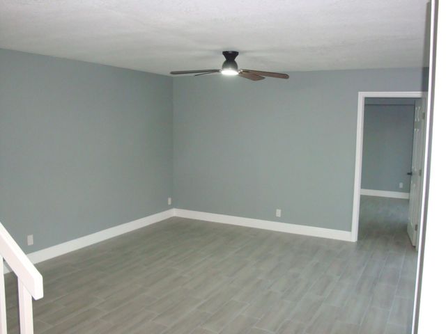 594 Springdale Circle 59-d, Palm Springs, FL 33461