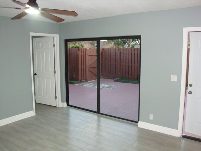 594 Springdale Circle 59-d, Palm Springs, FL 33461