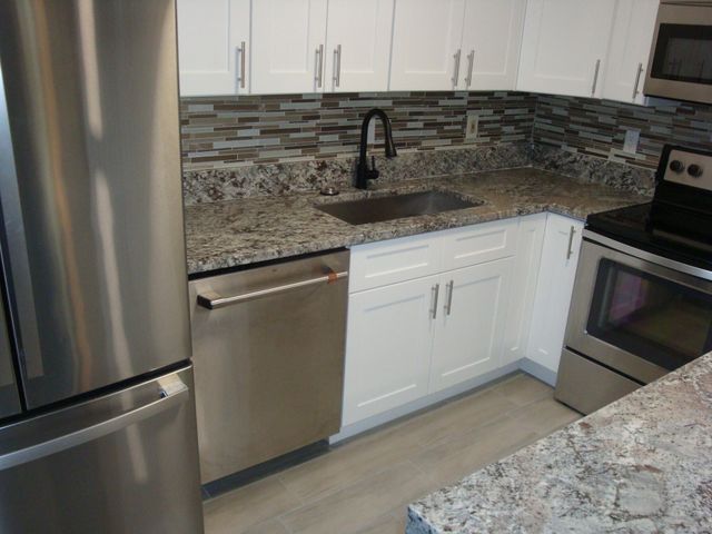 594 Springdale Circle 59-d, Palm Springs, FL 33461