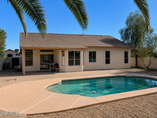 8228 W PALMAIRE Avenue, Glendale, AZ 85303