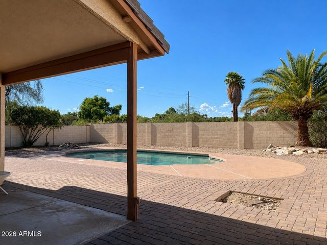 8228 W PALMAIRE Avenue, Glendale, AZ 85303
