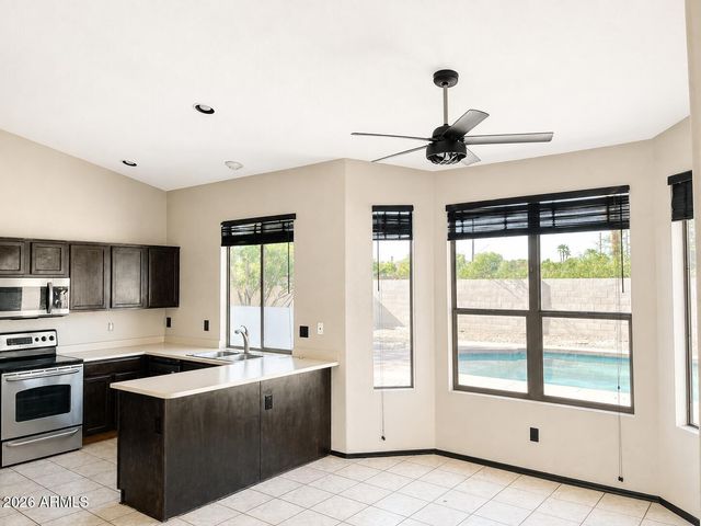8228 W PALMAIRE Avenue, Glendale, AZ 85303