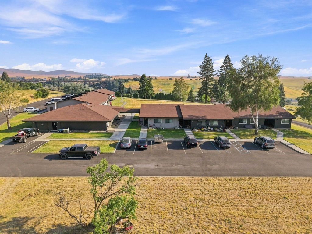 540 N Madison St, Tekoa, WA 99033 photo 2