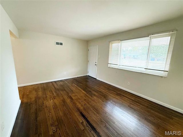 2750 Robert Drive, Florissant, MO 63031