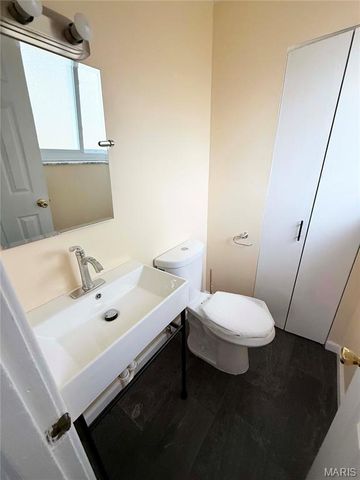 2750 Robert Drive, Florissant, MO 63031