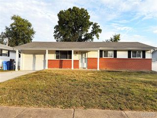 2750 Robert Drive, Florissant, MO 63031