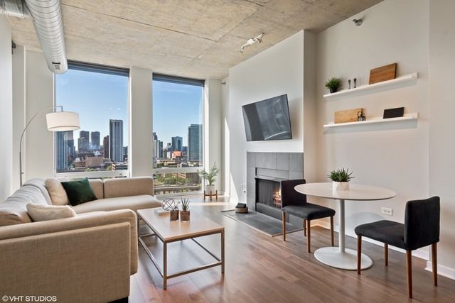 700 N LARRABEE Street 1111, Chicago, IL 60654