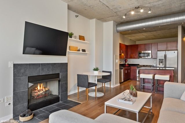 700 N LARRABEE Street 1111, Chicago, IL 60654