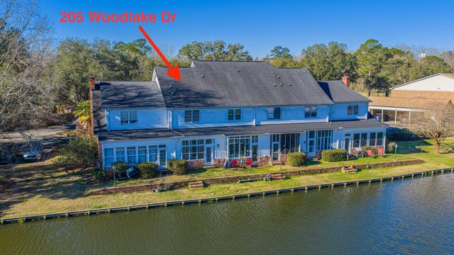 205 Woodlake Drive, Summerville, SC 29485