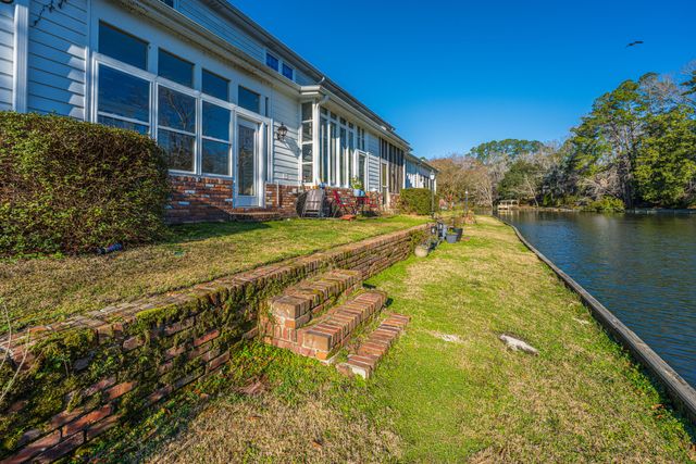 205 Woodlake Drive, Summerville, SC 29485