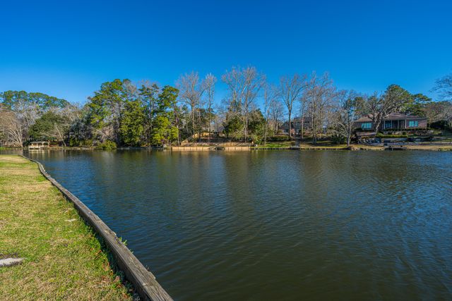 205 Woodlake Drive, Summerville, SC 29485