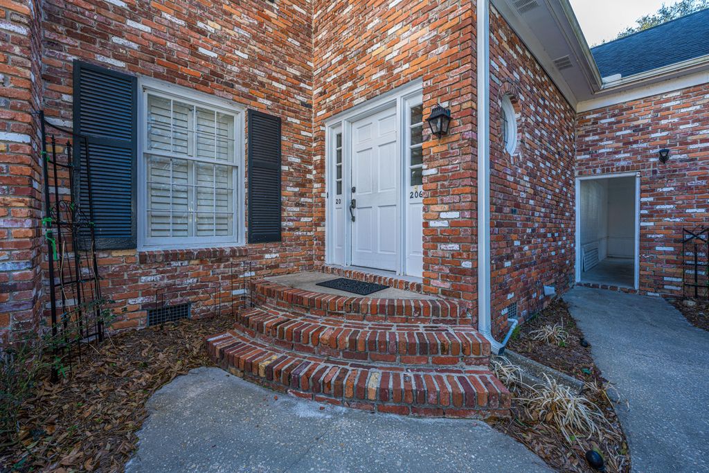205 Woodlake Drive, Summerville, SC 29485