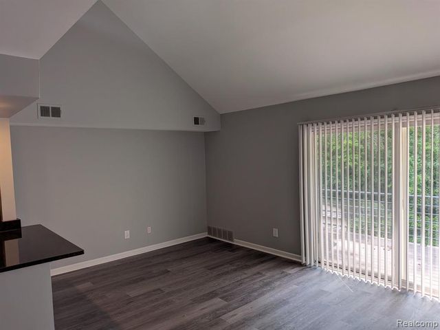 2819 Davison Avenue 229, Auburn Hills, MI 48326