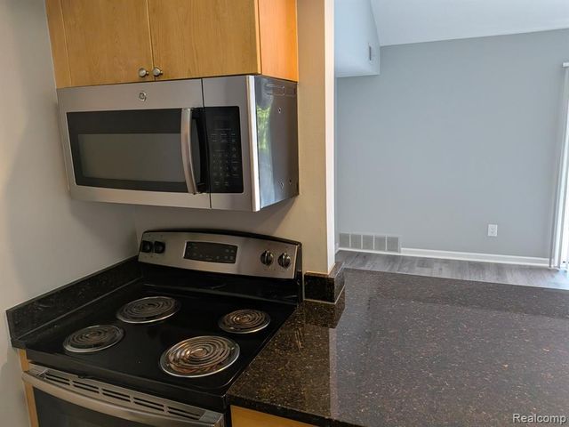 2819 Davison Avenue 229, Auburn Hills, MI 48326