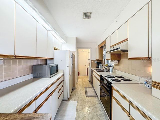 313 GRANADA BOULEVARD, North Port, FL 34287