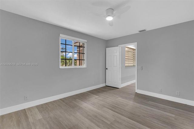 1140 Cedar Falls Dr, Weston, FL 33327