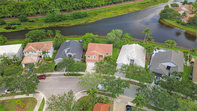 1140 Cedar Falls Dr, Weston, FL 33327