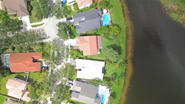 1140 Cedar Falls Dr, Weston, FL 33327