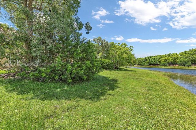 1140 Cedar Falls Dr, Weston, FL 33327