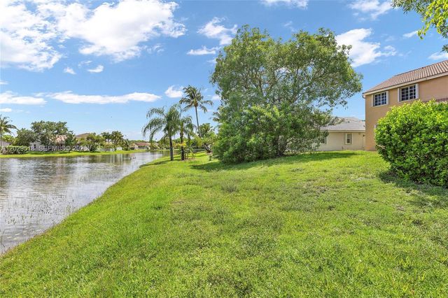 1140 Cedar Falls Dr, Weston, FL 33327