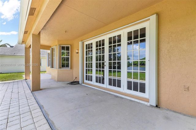 1140 Cedar Falls Dr, Weston, FL 33327