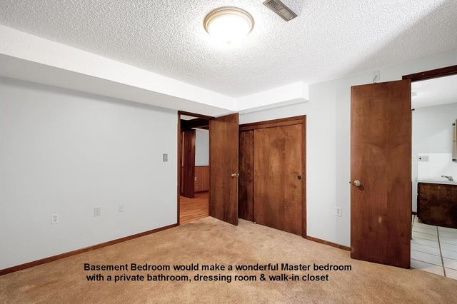 1211 Sunset Dr., Mulvane, KS 67110