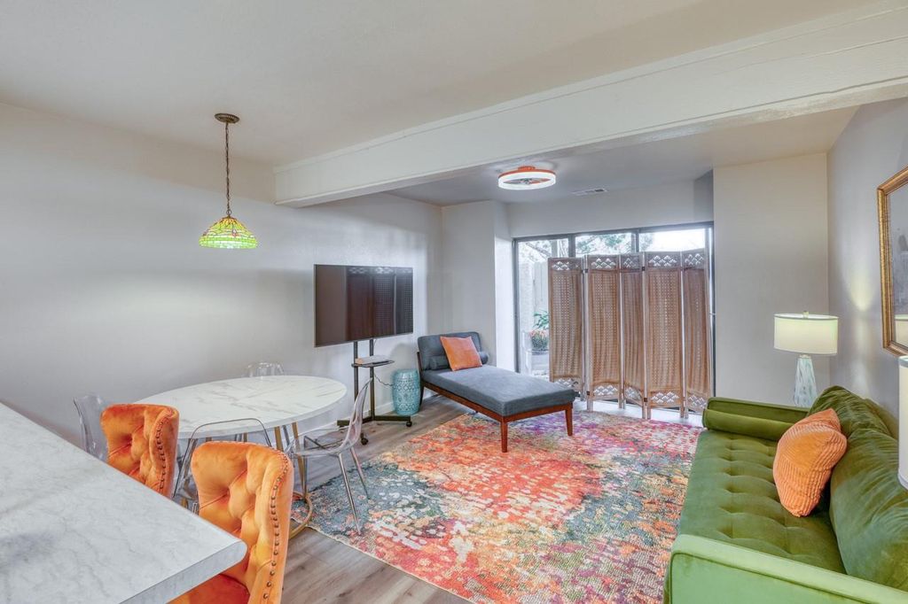 207 N Hi Circle N ST N 105 A&B, Horseshoe Bay, TX 78657