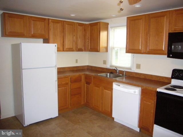 136 E PARK AVE, Sellersville, PA 18960