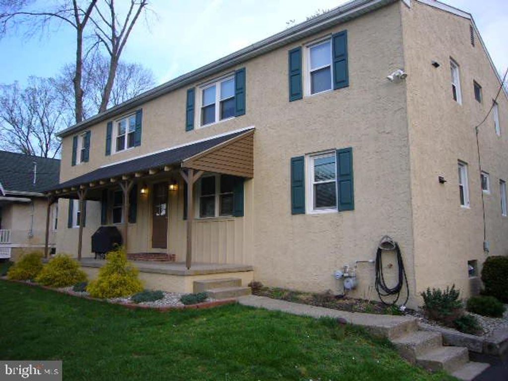 136 E PARK AVE, Sellersville, PA 18960