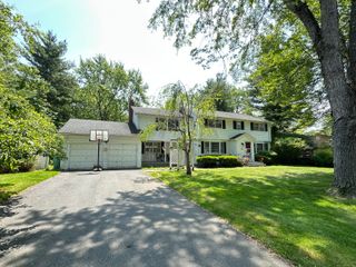 55 Kenwood Circle, Bloomfield, CT 06002