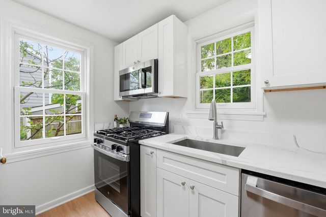 5948 10TH RD N, Arlington, VA 22205