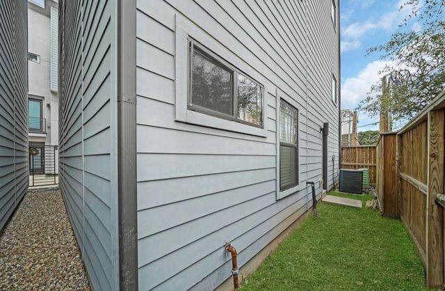 961 Saint Augustine Street, Houston, TX 77023