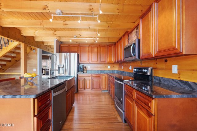 920 W Cedar Lane, Gatlinburg, TN 37738