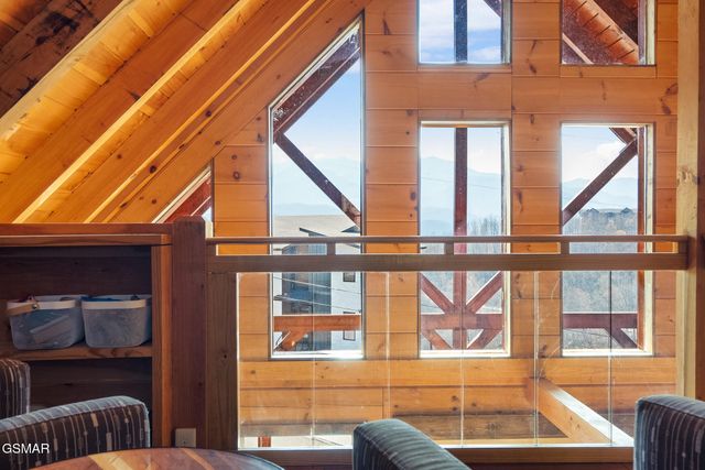 920 W Cedar Lane, Gatlinburg, TN 37738