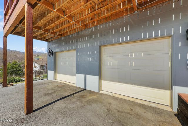 920 W Cedar Lane, Gatlinburg, TN 37738