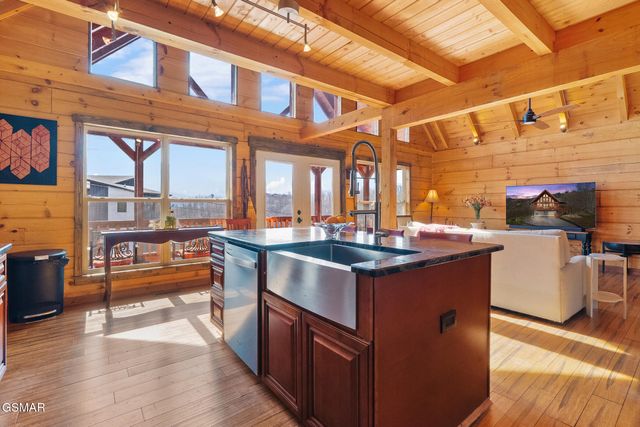 920 W Cedar Lane, Gatlinburg, TN 37738