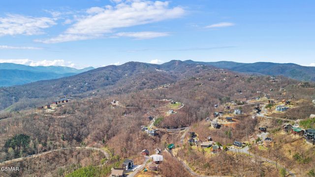 920 W Cedar Lane, Gatlinburg, TN 37738