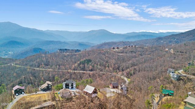 920 W Cedar Lane, Gatlinburg, TN 37738