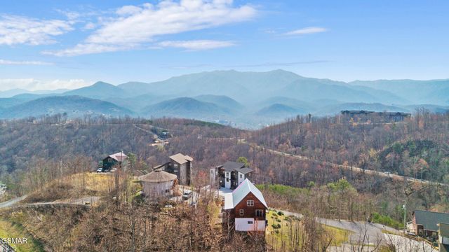 920 W Cedar Lane, Gatlinburg, TN 37738