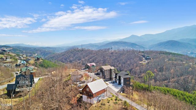920 W Cedar Lane, Gatlinburg, TN 37738