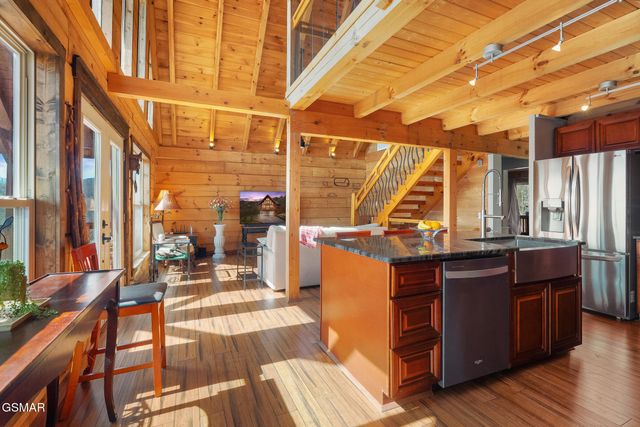 920 W Cedar Lane, Gatlinburg, TN 37738